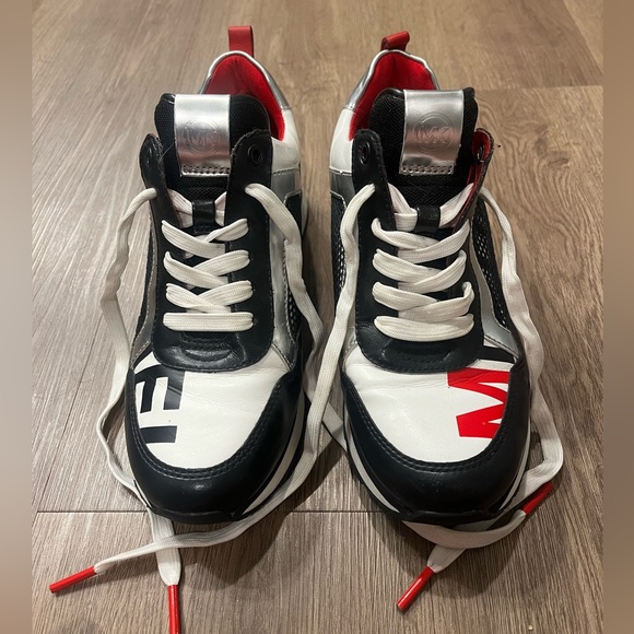 GREAT CONDITION! FREE SHIPPING! Michael Kors Maddy Sneaker - Picture 1 of 4